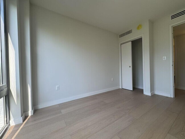 Building Photo - 136-80-136-41 41st Ave