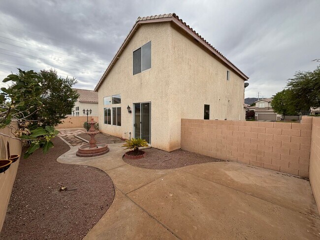 Building Photo - Modern 3Bed/3Bath Two Story Home located i...