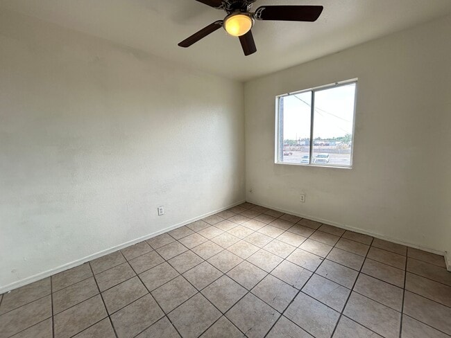 Building Photo - 2 Bedroom 1 Bath Phoenix treasure