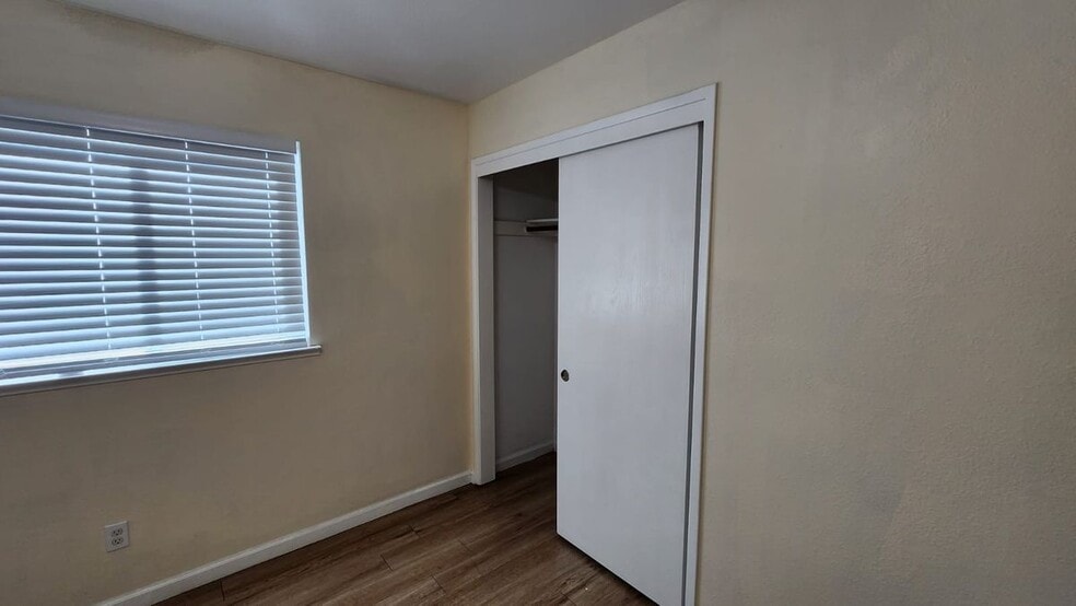 Building Photo - 1385 Wimbledon Ct