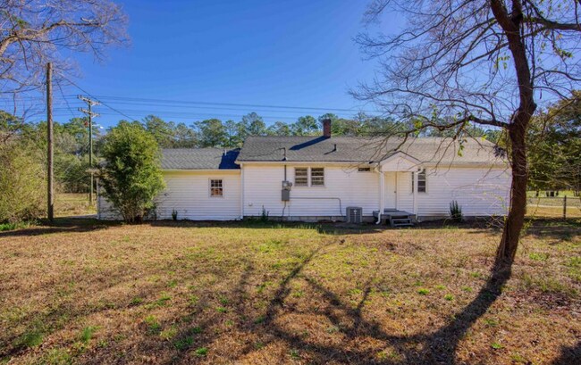 Building Photo - "Charming 3-Bedroom Home on Wilmington Hig...