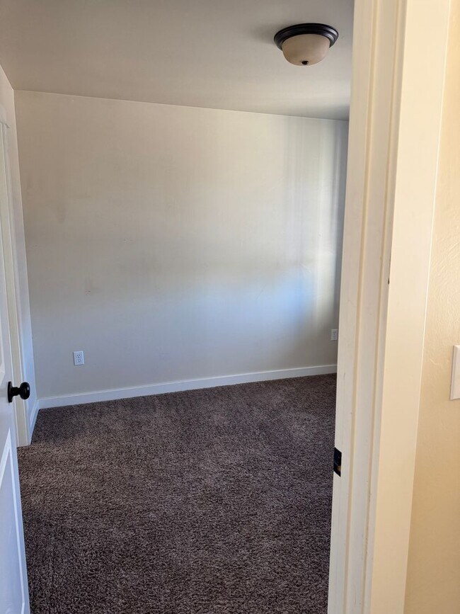 Building Photo - Fantastic home in Central Bozeman ready for move-in