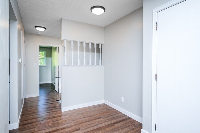 Building Photo - 886 Linworth Road East