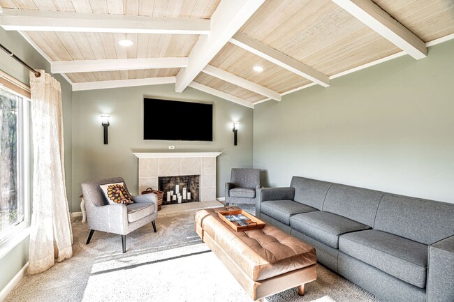 Building Photo - Stylish & Comfort Home in Prime San Jose Location