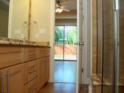 Building Photo - UT PRE-LEASE: Beautiful, Recently Constructed 6 bed/ 4 ba home in North Loop Area, Mins to UT