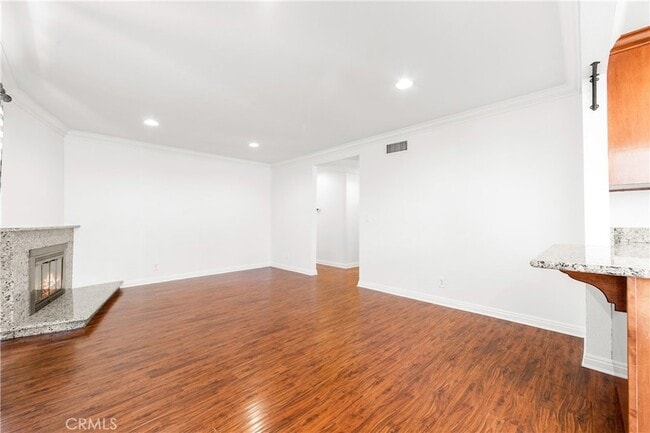 Building Photo - 5892 Meadowlark Dr
