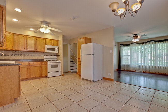 Building Photo - 648 N Greenview Ave