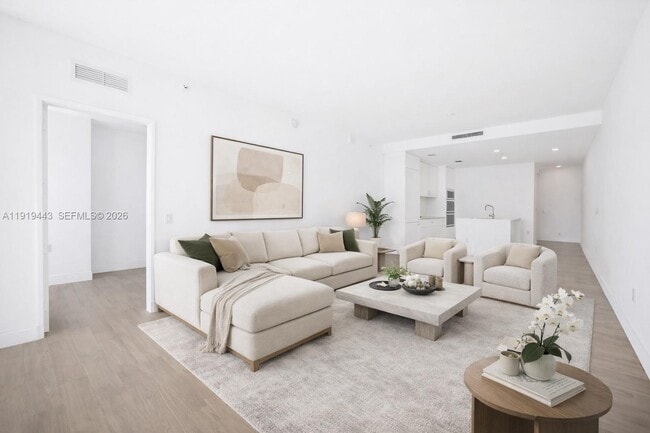 Building Photo - 700 NE 24th St