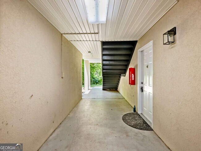 Building Photo - 605 Candler St