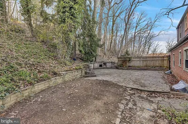 Building Photo - 212 Laurel Ave