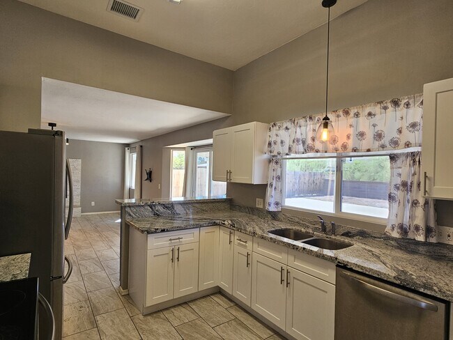 Building Photo - 5861 N Moonbrook Rd