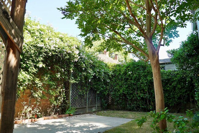 Building Photo - Charming Craftsman Style Home for Rent in ...