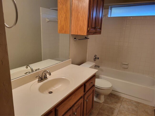 Building Photo - 921 Blue Ridge Dr