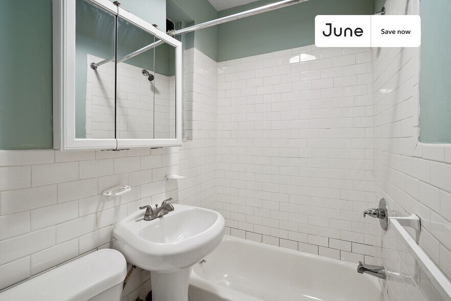 Building Photo - 715 E 5th St