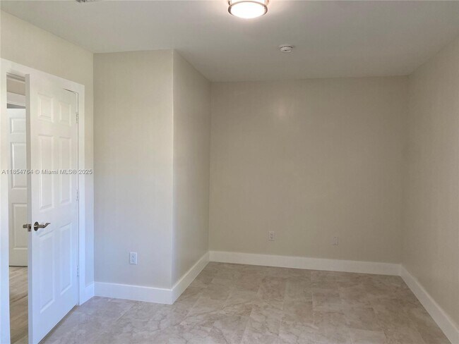 Building Photo - 6090 SW 63rd Ave