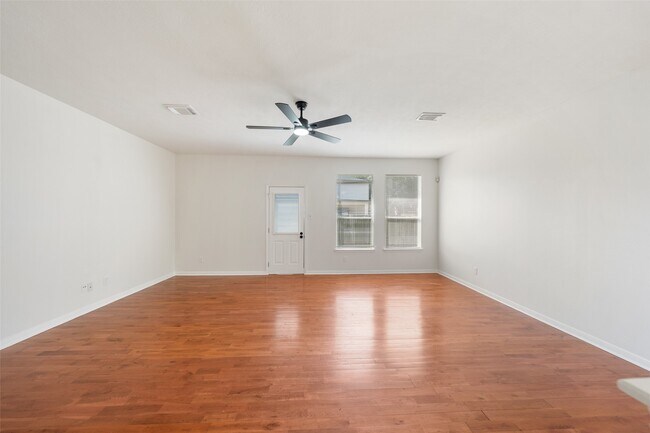 Building Photo - 923 Shirefield Ln