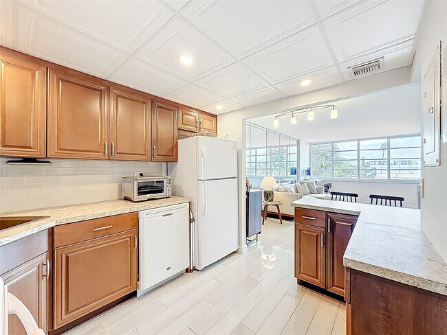 Building Photo - 2741 Taft St