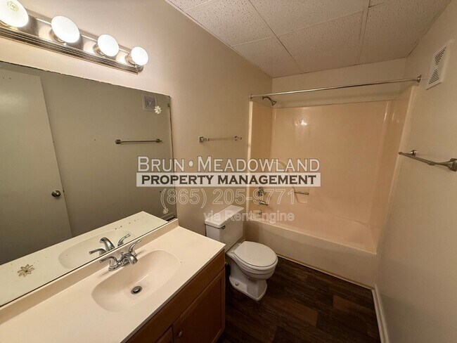 Building Photo - 1921 Meadowland Ln