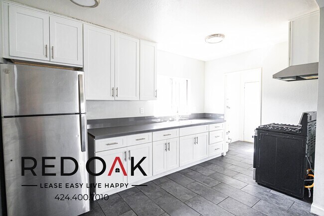 Building Photo - 1182 E 52nd St