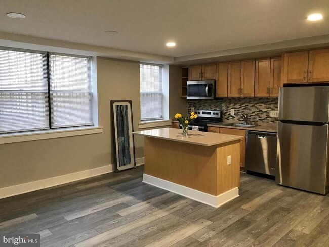 Building Photo - 212 Oakwood St SE