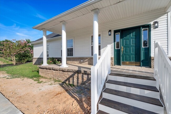 Building Photo - Spacious 5-Bedroom Home on 1.5+ Acres in West Side School District
