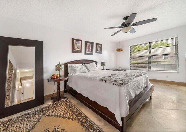 Building Photo - 9900 Pineapple Tree Dr