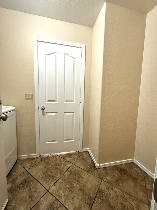 Building Photo - 4 BEDROOM HOME IN TUSCANO