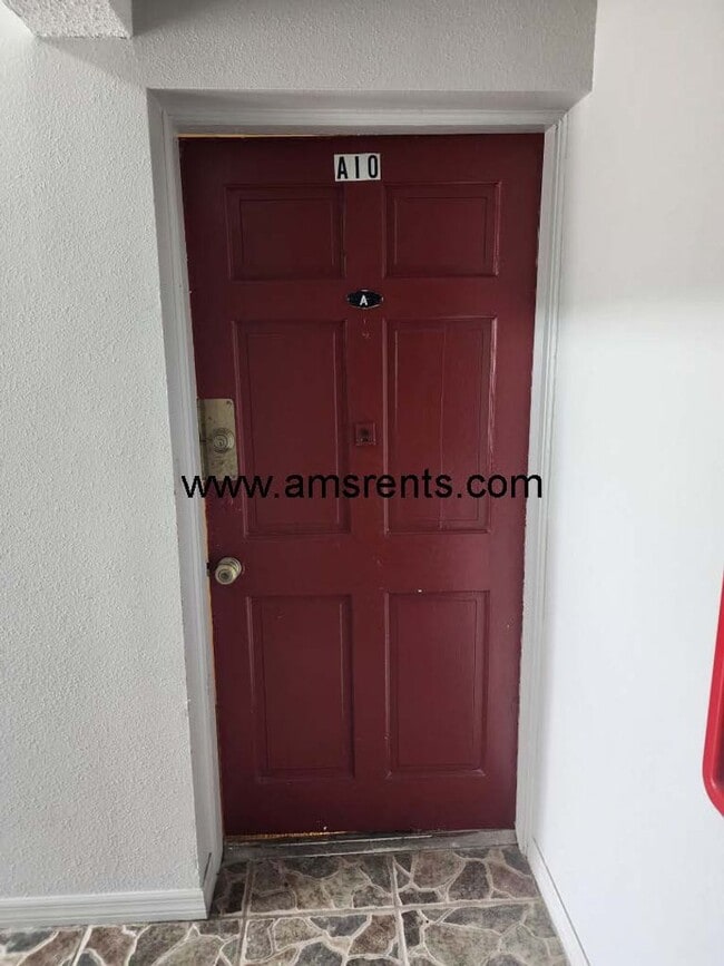 Building Photo - 1406 Holden Ave