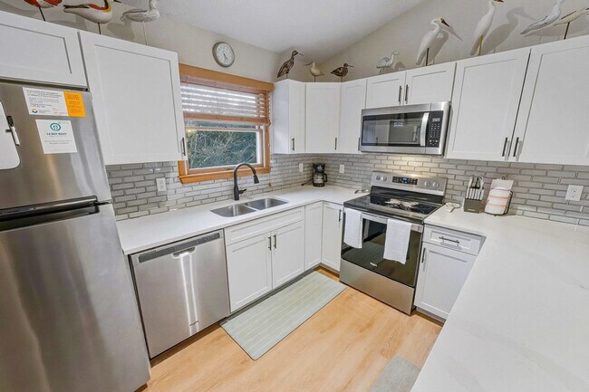 Building Photo - 4240 Johnston Ln