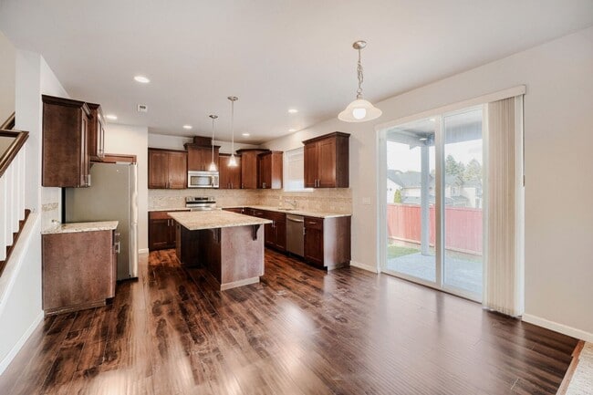 Building Photo - Amazing 4bed/2.5bath with Den in Kent, WA!