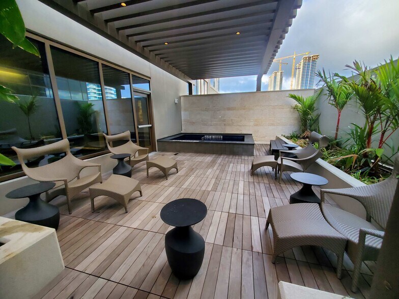 Sauna Exterior - 1388 Kapiolani Blvd