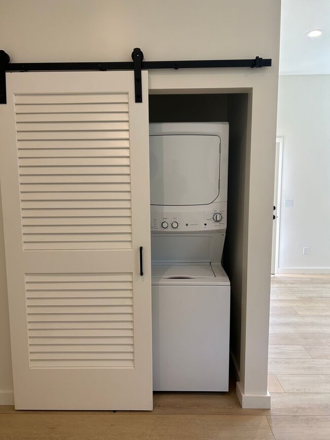 Building Photo - Newly Constructed 2 Bedroom / 2 Bath - Clo...