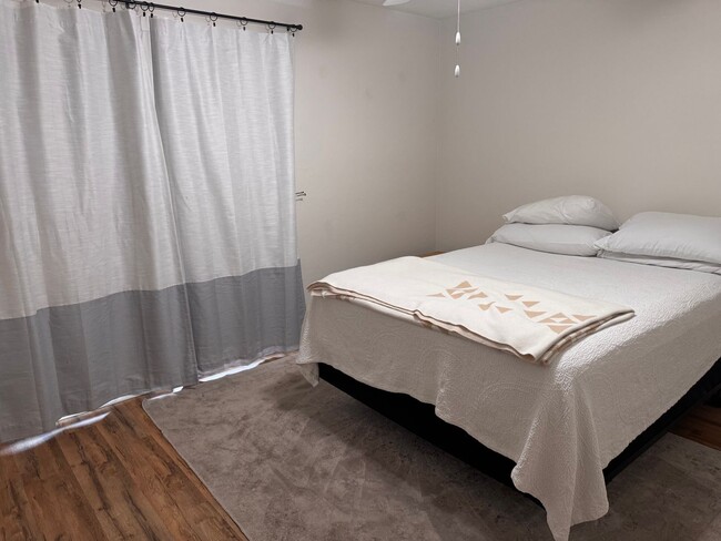 Building Photo - 2 Bed 2 Bath Home in Seranola Manor ! Fenced in YARD!
