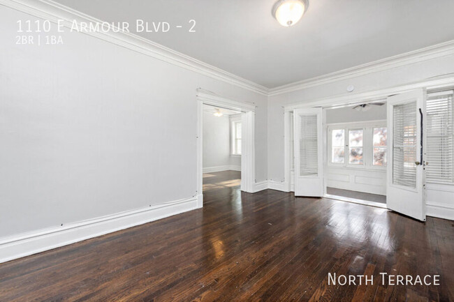 Building Photo - Big, Dreamy, VINTAGE 2BR Apartment - Near ...