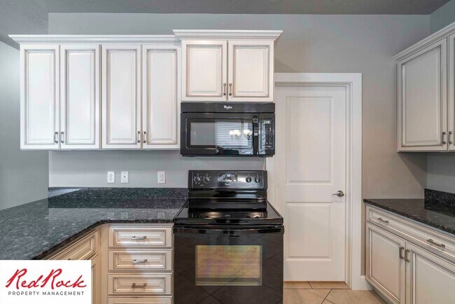 Building Photo - 4 Bedroom Home Near Golf Courses In St. George