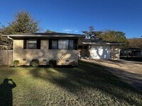 Building Photo - 4016 Maple St