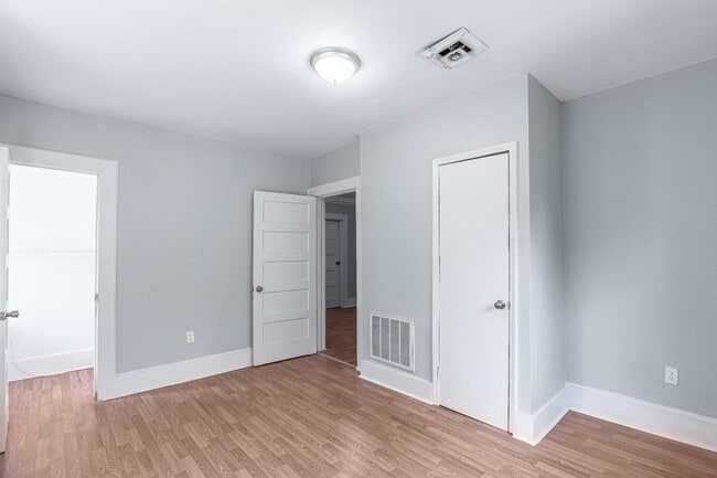 Building Photo - 1522 Columbia College Dr