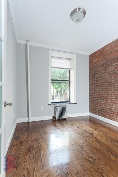 Building Photo - 72 W 108th St