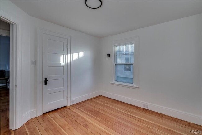 Building Photo - 213 N Pleasant St