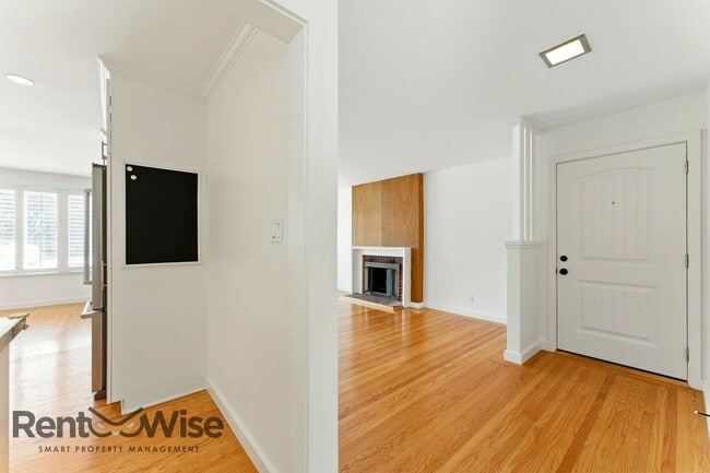 Building Photo - 61 Marview Way