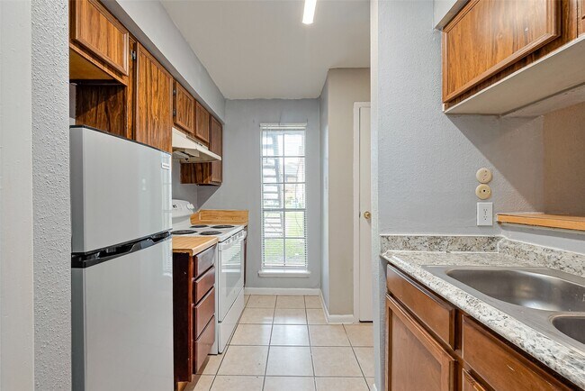Building Photo - 9090 S Braeswood Blvd