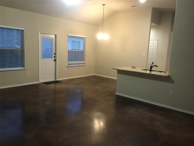 Building Photo - 610 Jack Rabbit Ln