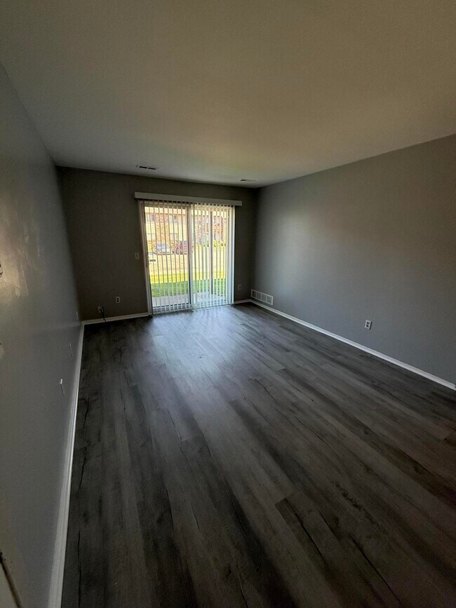 Building Photo - 7708 Manor Cir