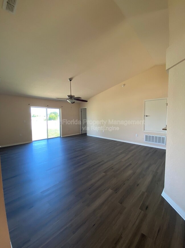 Building Photo - 250 Highland Meadows Ct