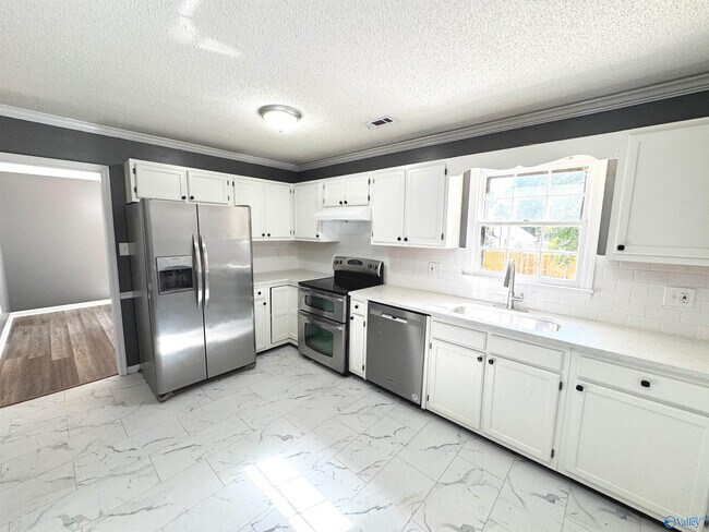 Building Photo - 103 Whisperwood Ln