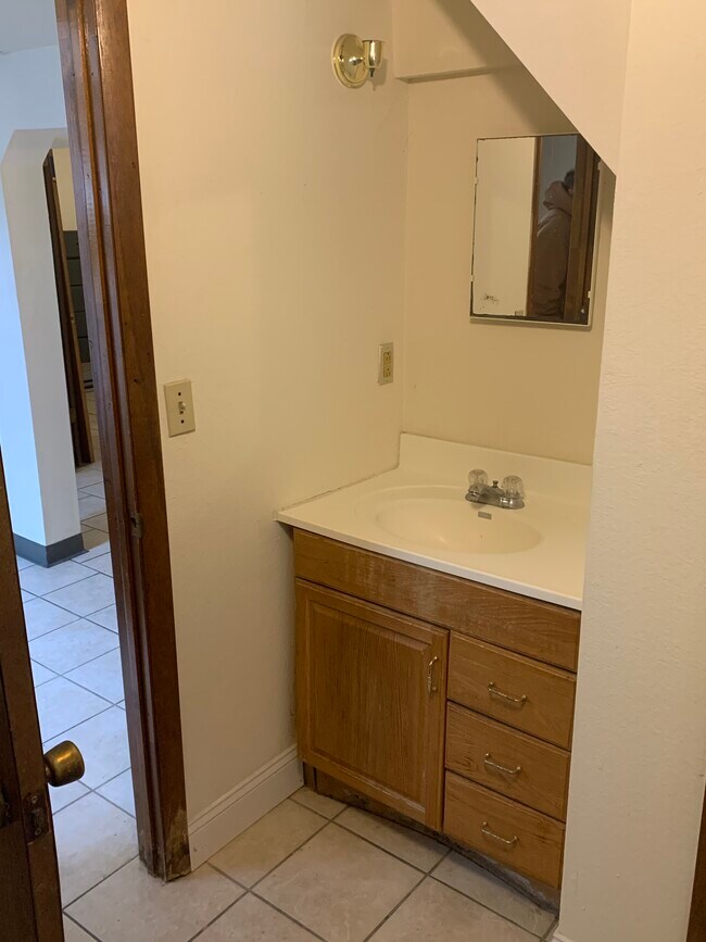 Bathroom - 1206 Lakeview Ave