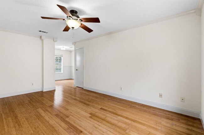 Building Photo - 3902 Peterson Ave