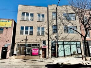 Building Photo - 719 S Western Ave