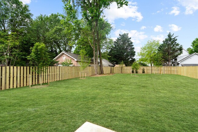 Building Photo - 517 Great Falls St