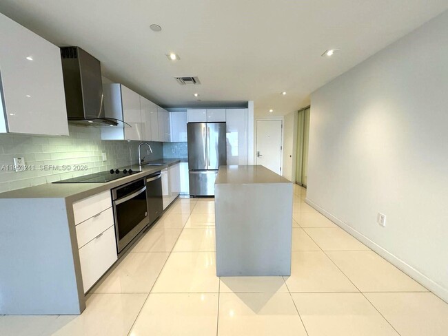 Building Photo - 1600 NE 1st Ave